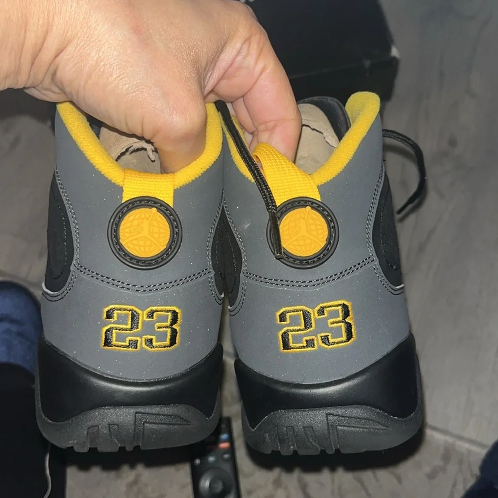 Like new Air Jordanian 9 Retro